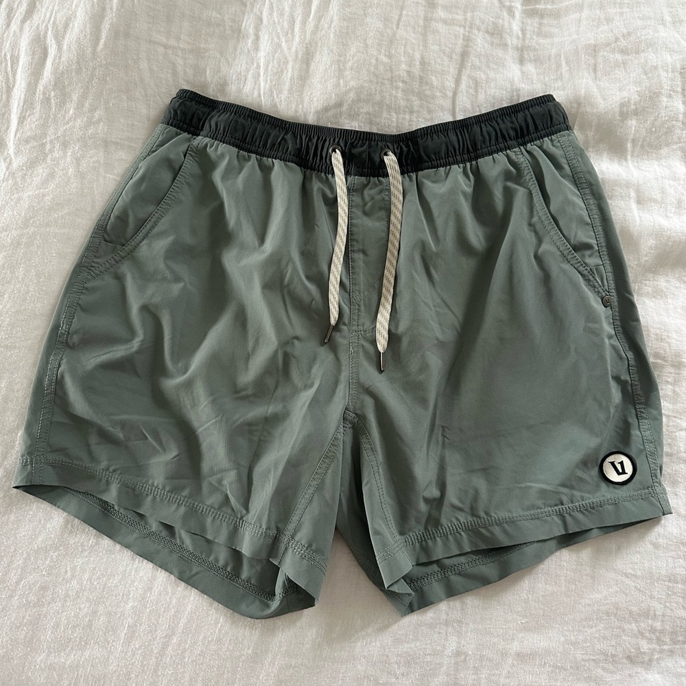Vuori Men’s Kore Shorts Lined 5” Large